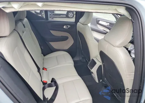 2019 Volvo Xc40 T4 Momentum z USA, uszkodzony, nr VIN YV4AC2HKXK2057565